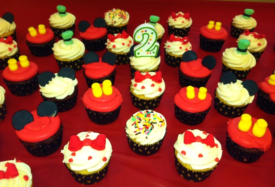 mickey%20mouse%20minnie%20cupcakes Mickey Mouse themes ideas for kids birthdays 